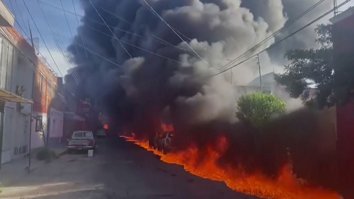 V Mexiku po výbuchu nákladního vozidla s palivem evakuovali až tisíc lidí
